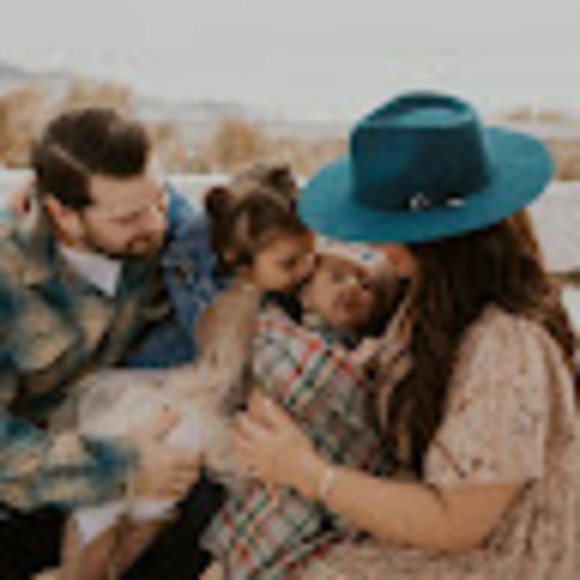 Meet your Posher, Mandi - Picture 1 of 1